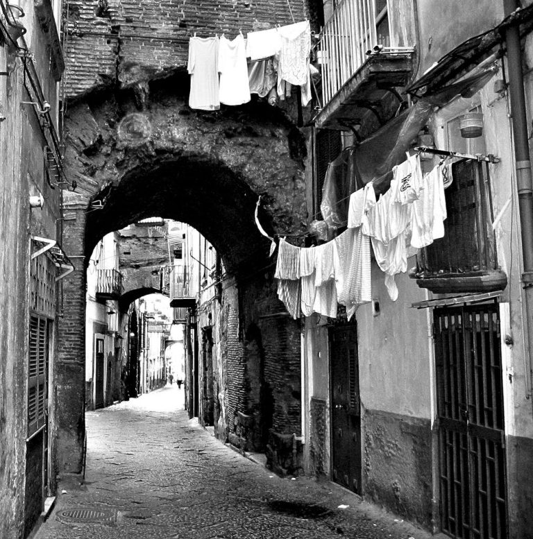 Vincenzo Ulderico Luly con “La strada all’angolo” e suoi racconti avvincenti che sanno di Napoli